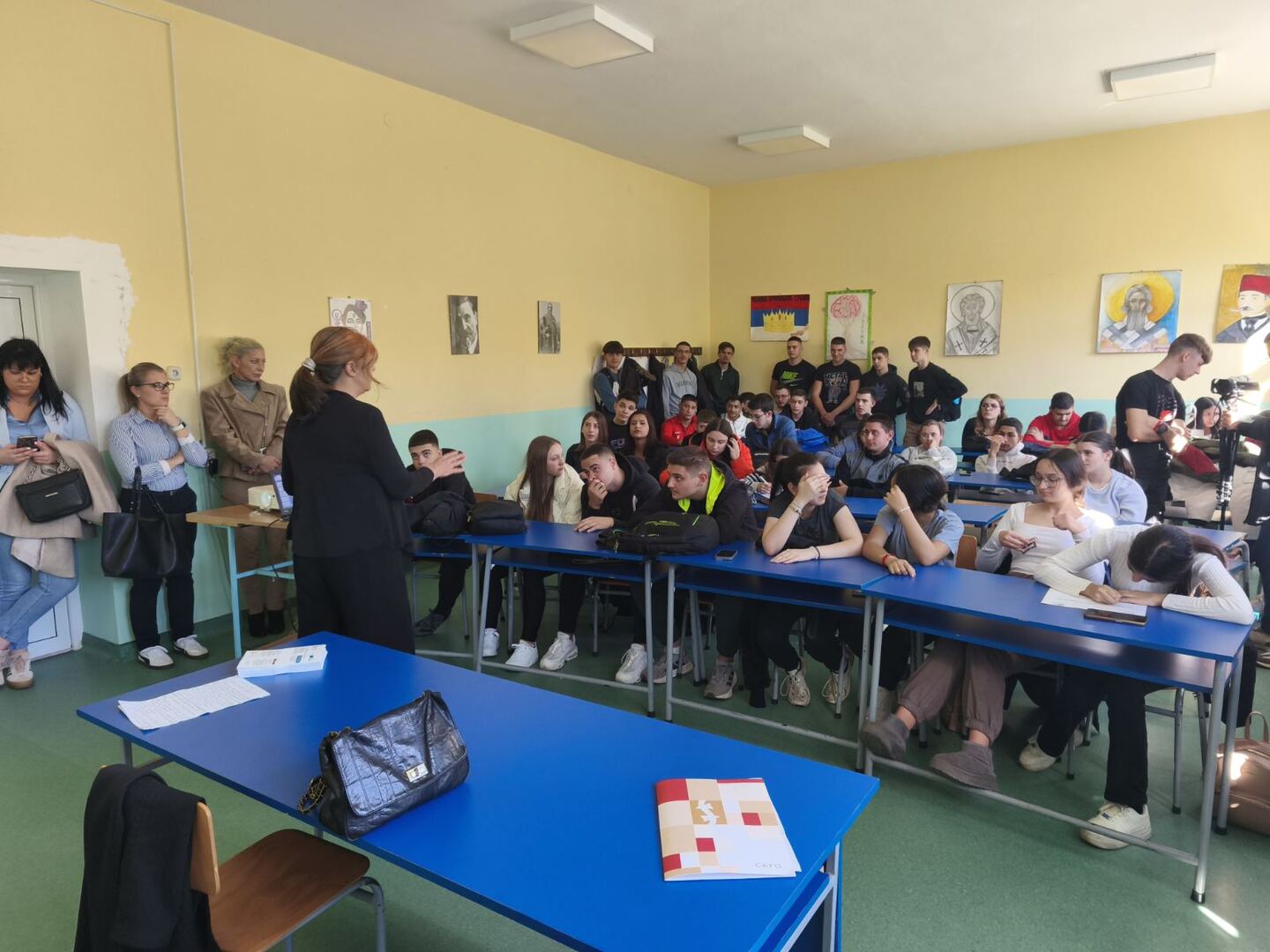 У ОСНОВНИМ И СРЕДЊОЈ ШКОЛИ ОДРЖАНО ПРЕДАВАЊЕ О МЕЂУГЕНЕРАЦИЈСКОЈ СОЛИДАРНОСТИ