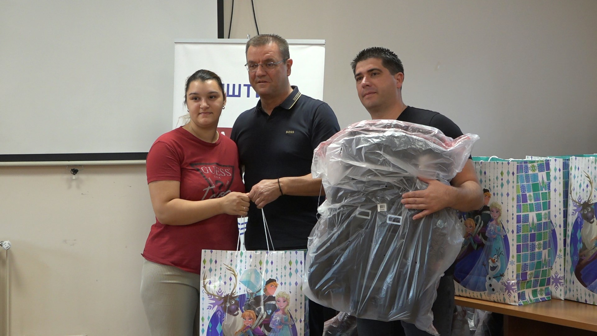 У БЕЛОЈ ПАЛАНЦИ ДОДЕЛОМ БЕБИ ПАКЕТА НАСТАВЉЕНА АКЦИЈА „ДА СЕ НОВИ ЖИВОТ РОДИ“