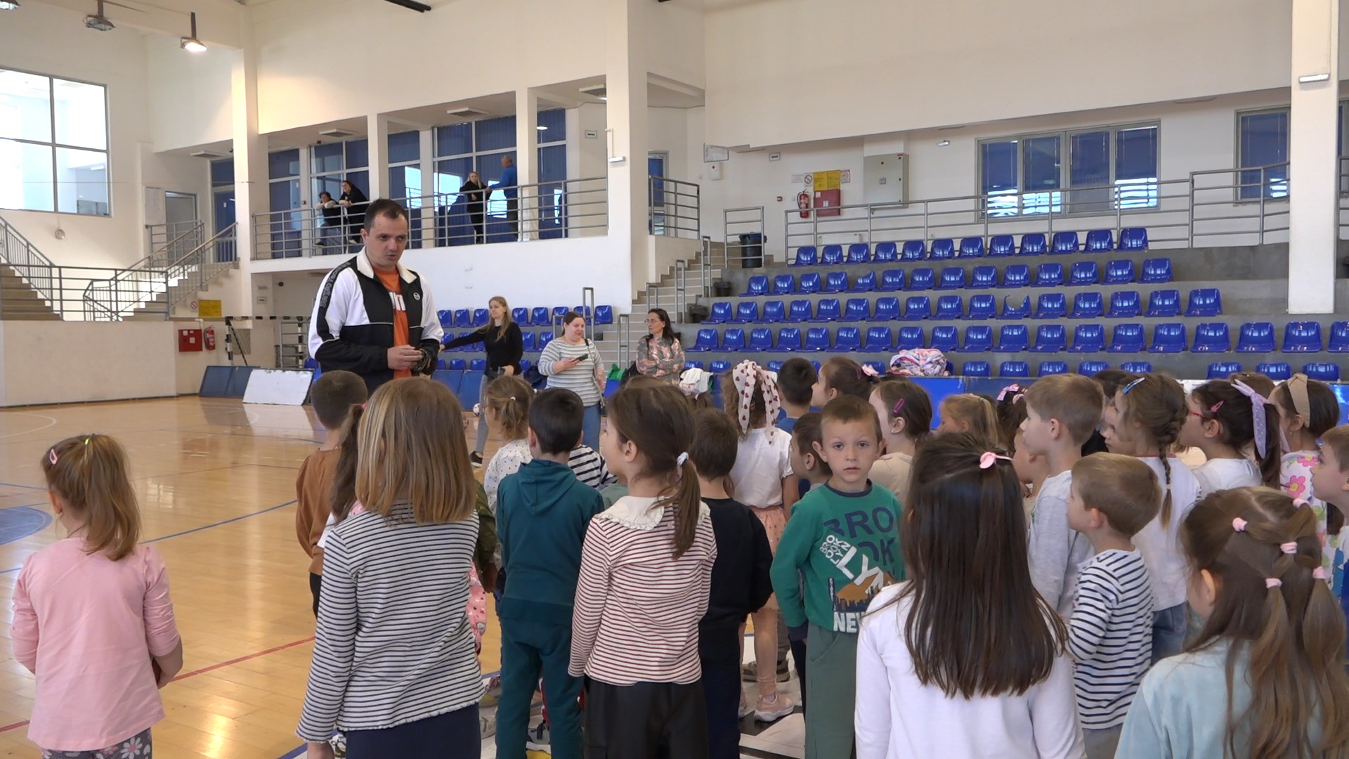 ДЕЦА ИЗ ПУ „ДРАГИЦА ЛАЛОВИЋ“ ПОСЕТИЛА СПОРТСКИ ЦЕНТАР „БАЊИЦА“